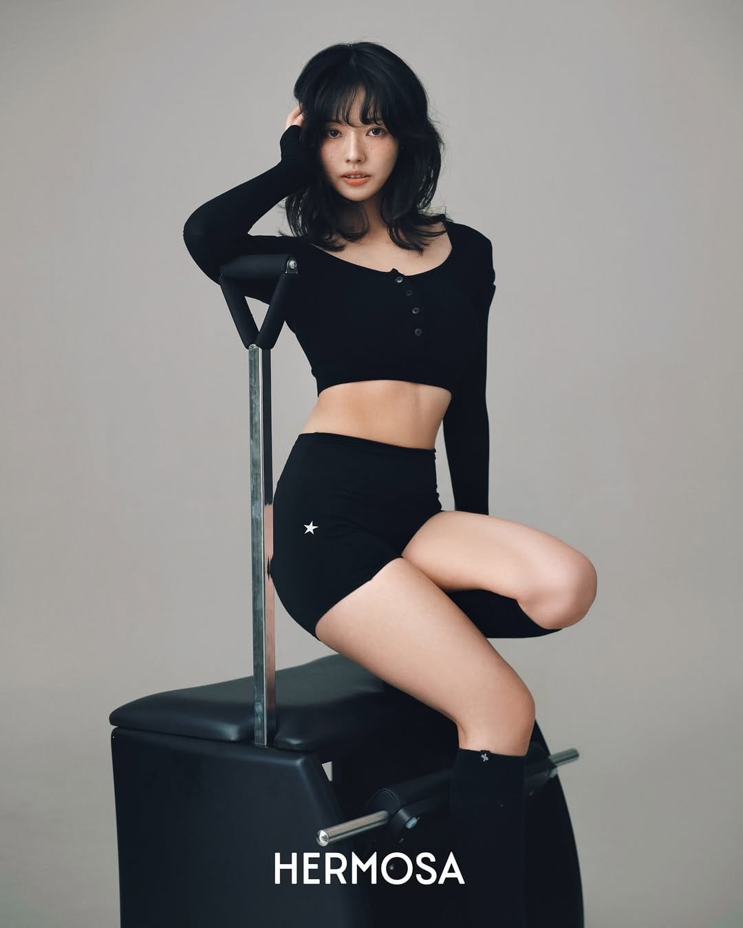 Post 3 by 요가현아 YOGA HYUNA 🇰🇷 on Instagram (image)