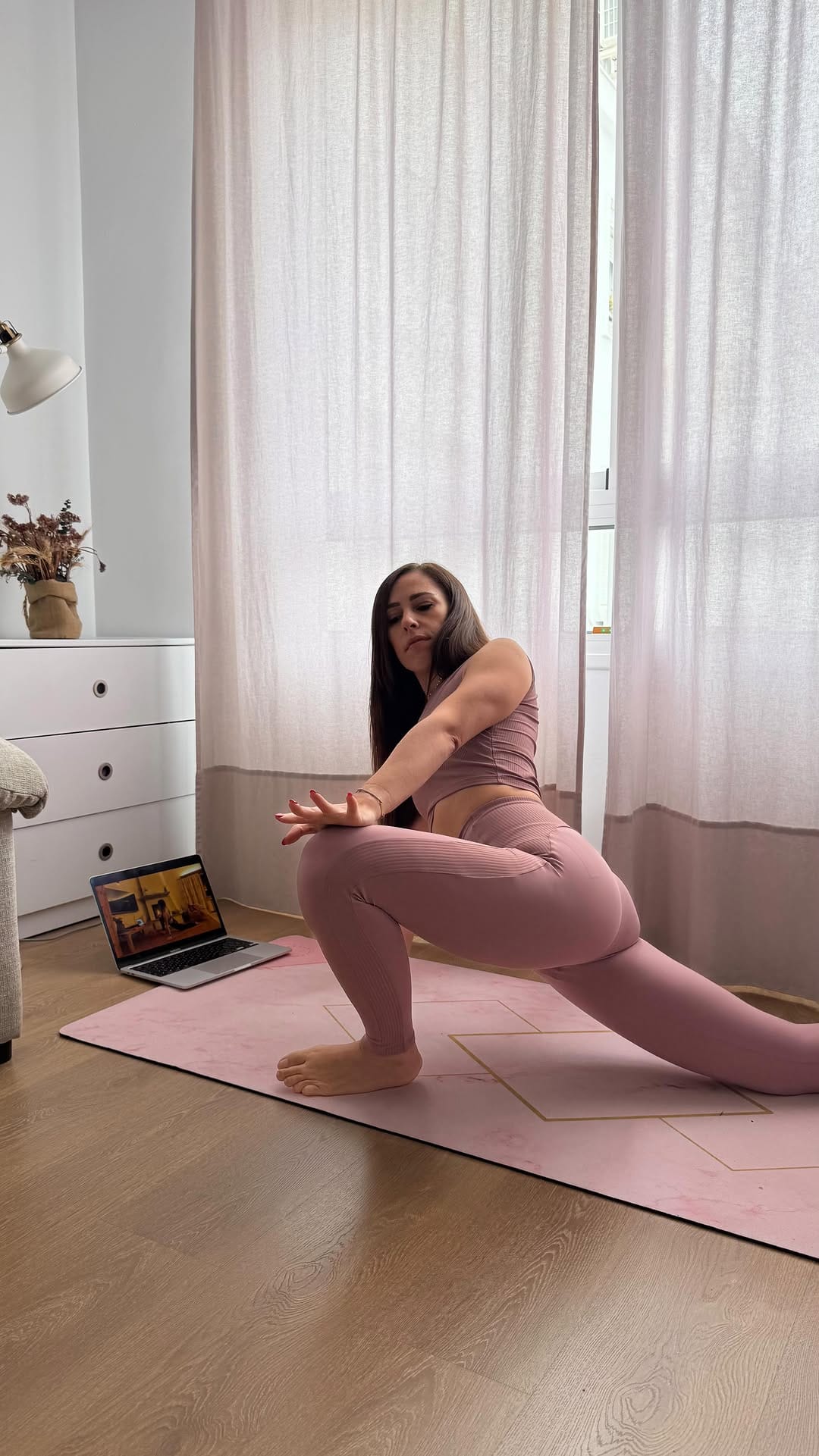 Post 7 by Claudia Casanova | Insegnante Yoga & Wellness Creator on Instagram (video)