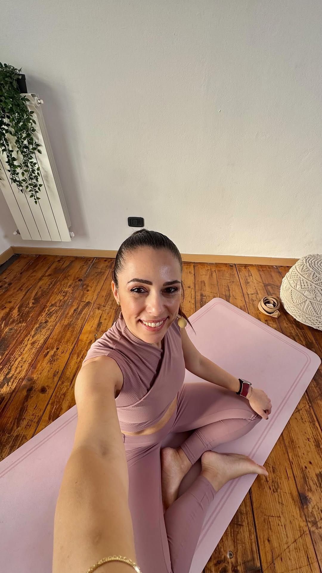 Post 1 by Claudia Casanova | Insegnante Yoga & Wellness Creator on Instagram (video)