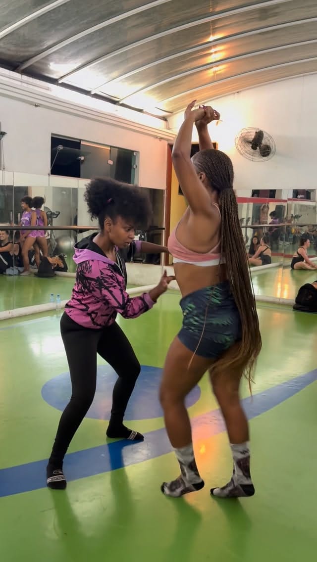 Post 3 by Mayara Santos | Coach de Samba on Instagram (video)