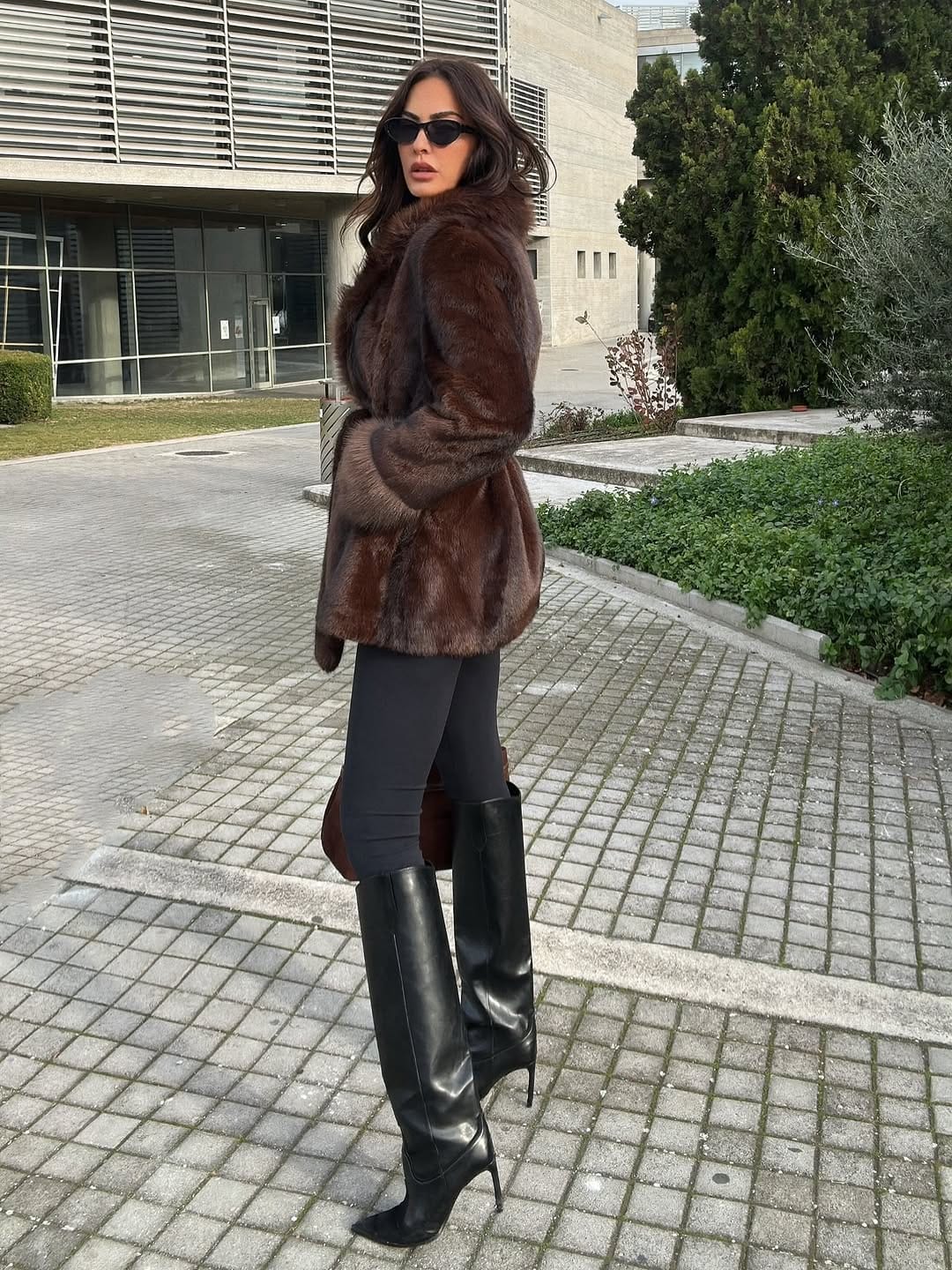 Post 6 by 𝐅𝐀𝐒𝐇𝐈𝐎𝐍 𝐁𝐎𝐔𝐓𝐈𝐐𝐔𝐄 𝐕𝐈𝐀𝐌𝐀 on Instagram (carousel)