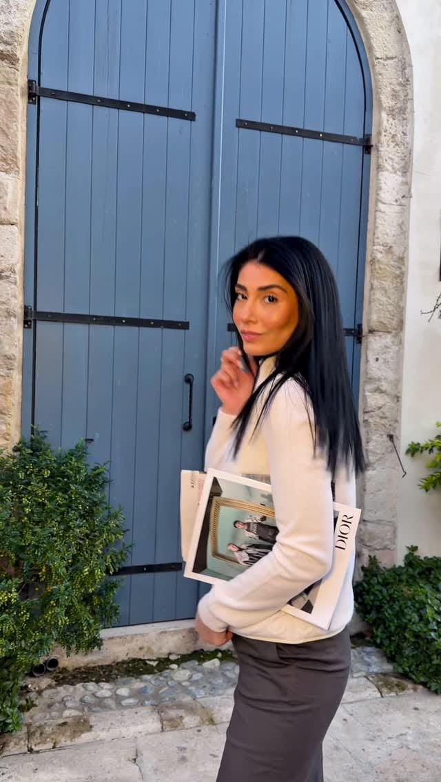 Post 10 by Nasia Siaila on Instagram (video)