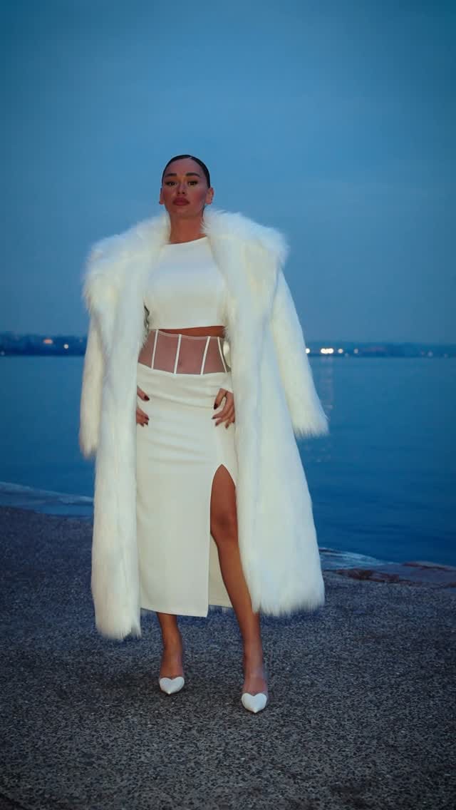 Post 2 by Parle Moi on Instagram (video)