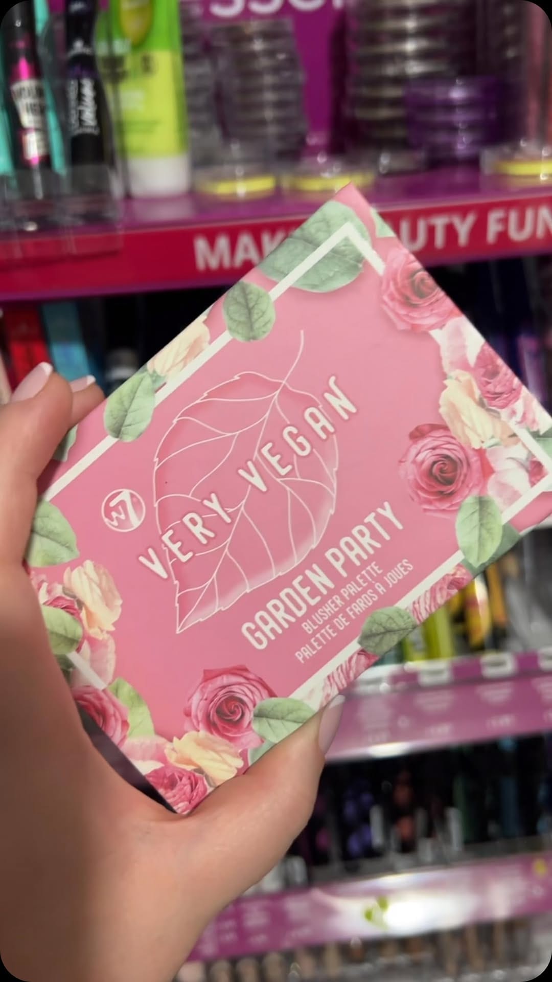 Post 6 by Beautybuyclub on Instagram (video)