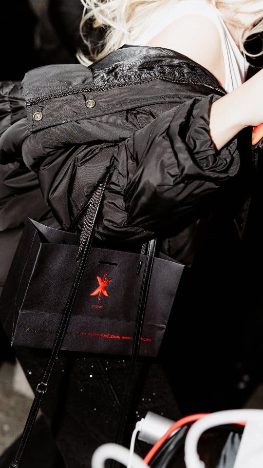 Post 6 by Χ-ΕΥΕS SUNGLASS SHOP on Instagram (video)