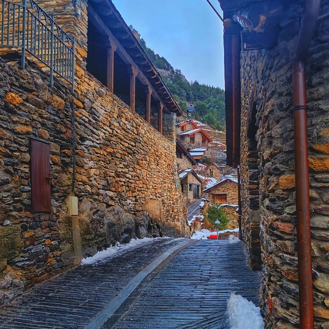 Post 2 by Pere on Instagram (image)