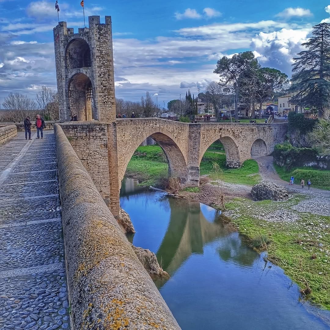 Post 10 by Pere on Instagram (image)
