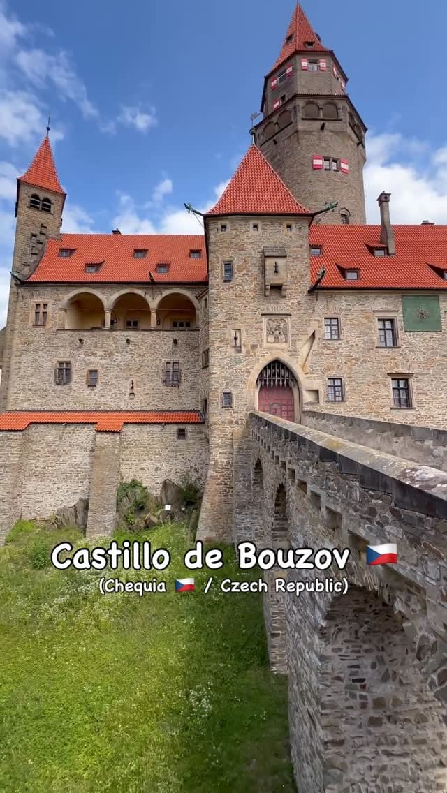 Post 5 by Carlos Alonso on Instagram (video)