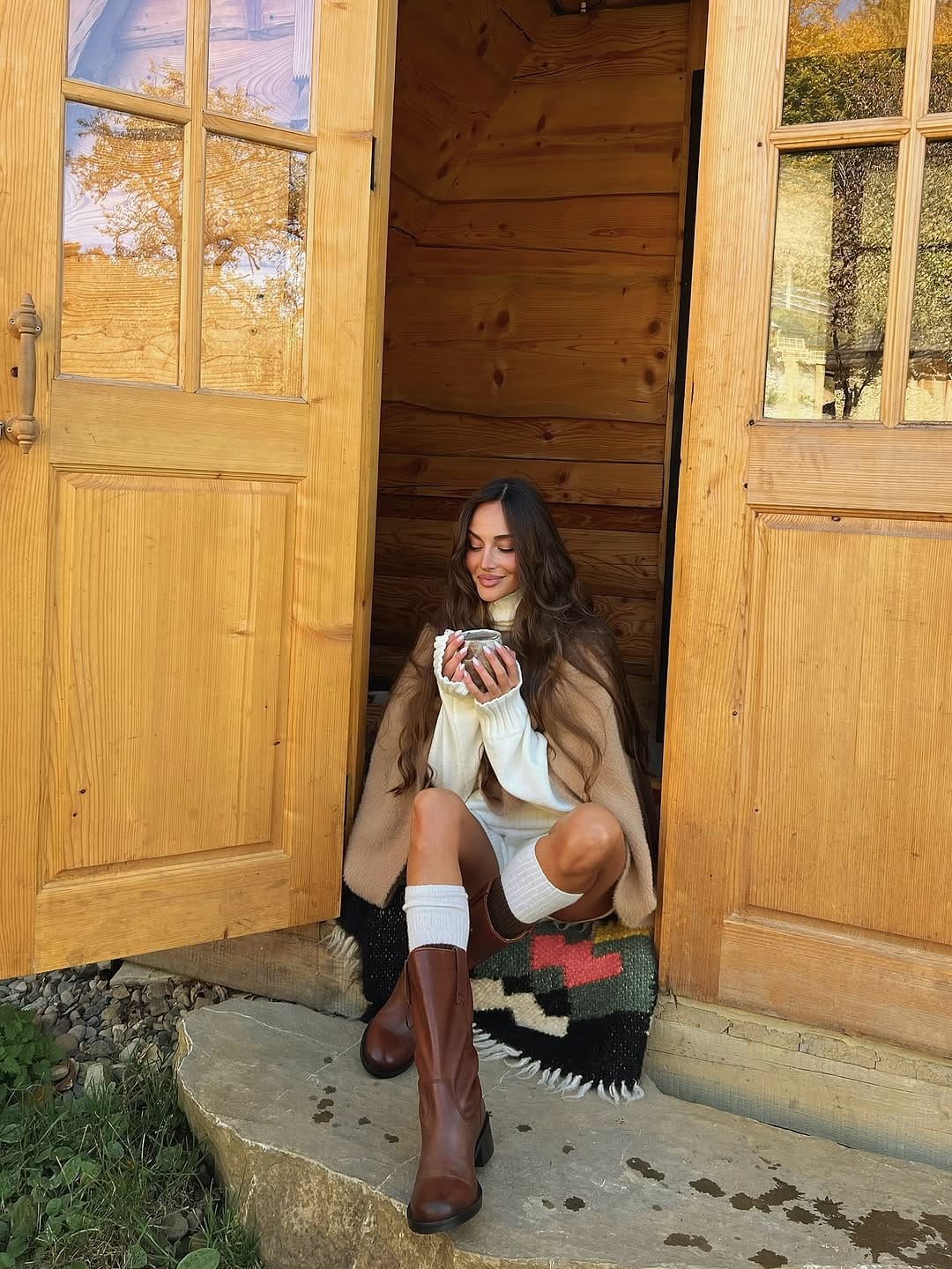 Post 7 by EMILIA on Instagram (carousel)