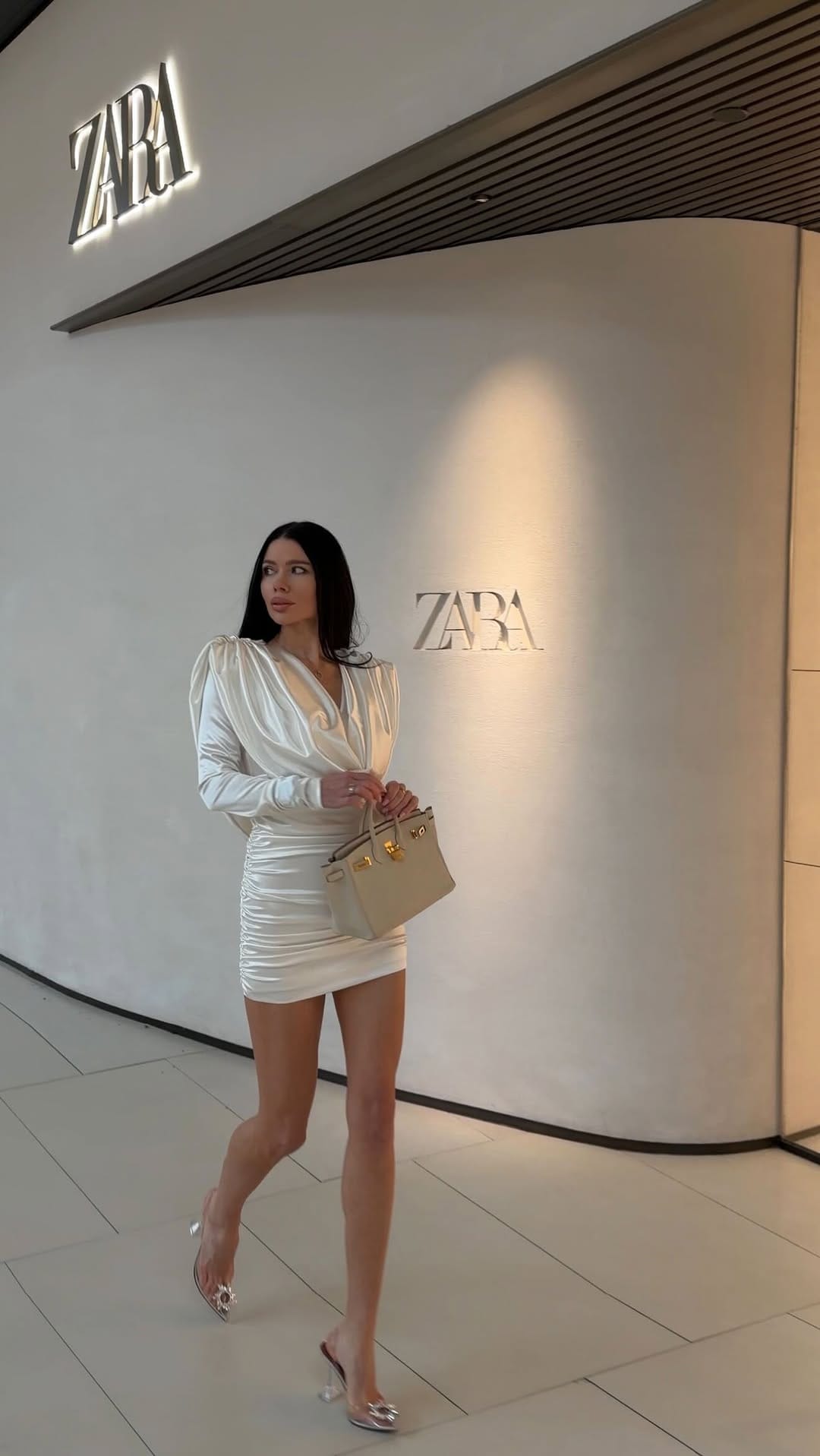 Post 2 by Ekaterina Dronnikova| Fashion & Style on Instagram (video)