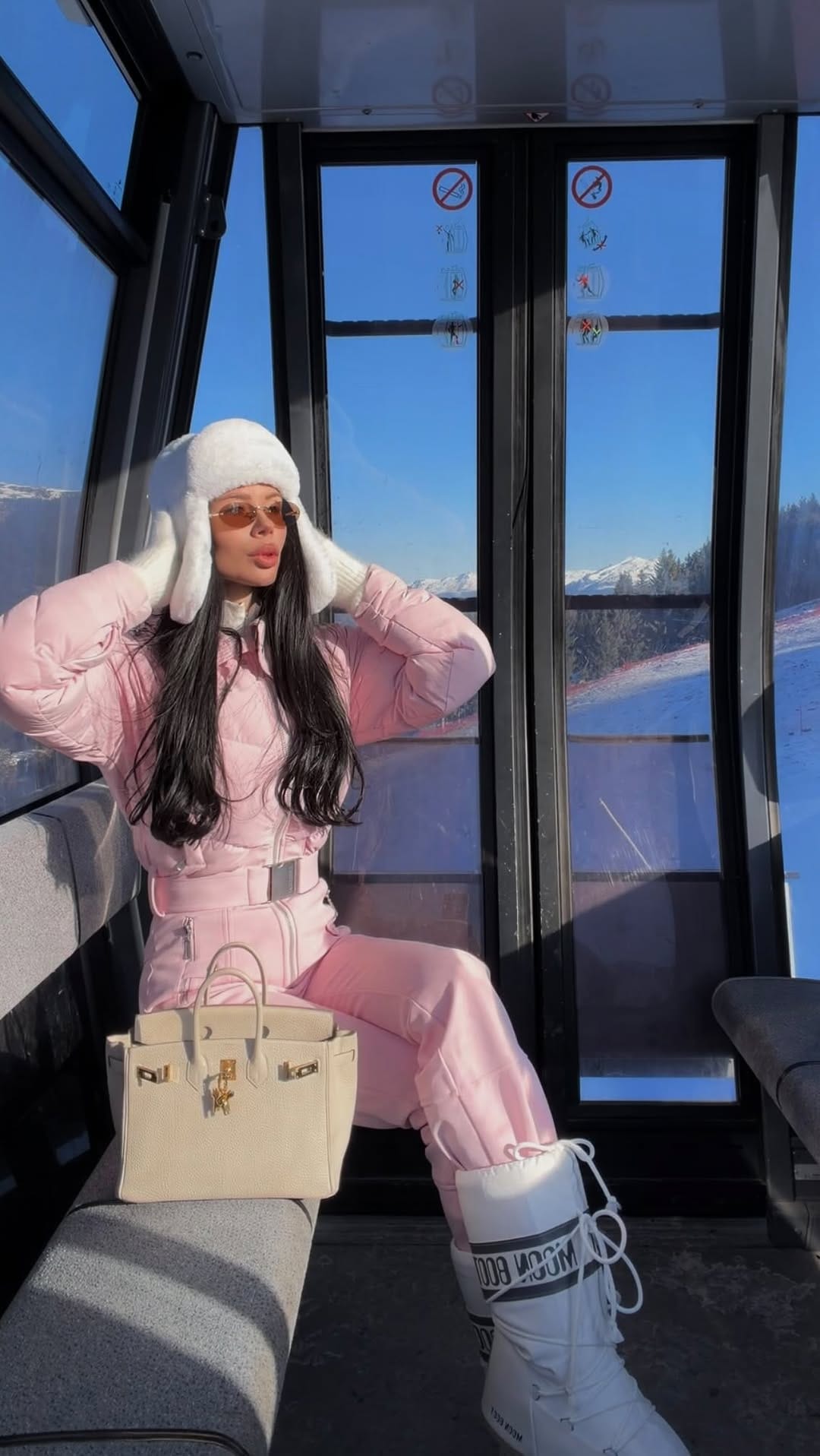 Post 6 by Ekaterina Dronnikova| Fashion & Style on Instagram (video)