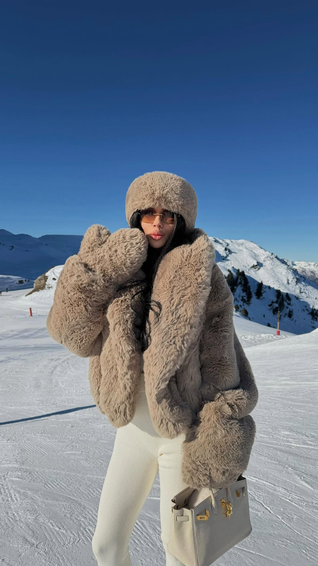 Post 10 by Ekaterina Dronnikova| Fashion & Style on Instagram (video)