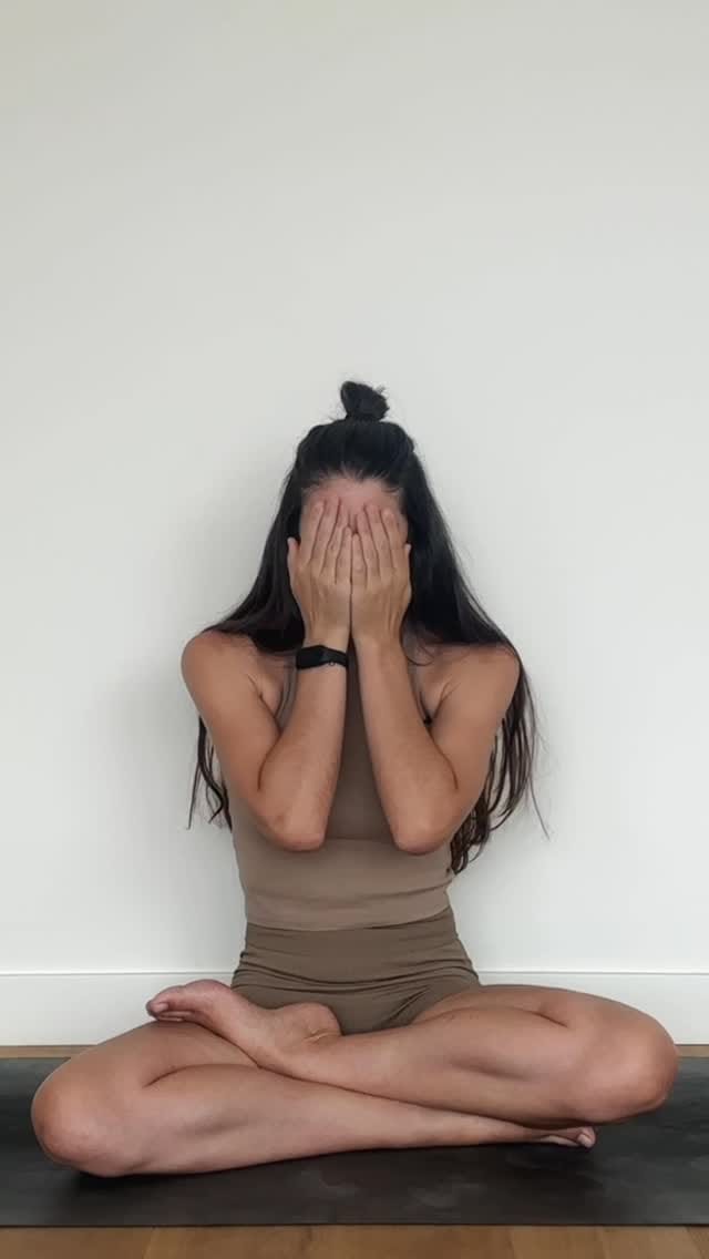 Post 8 by Teresa Llorens — Profesora de yoga on Instagram (video)
