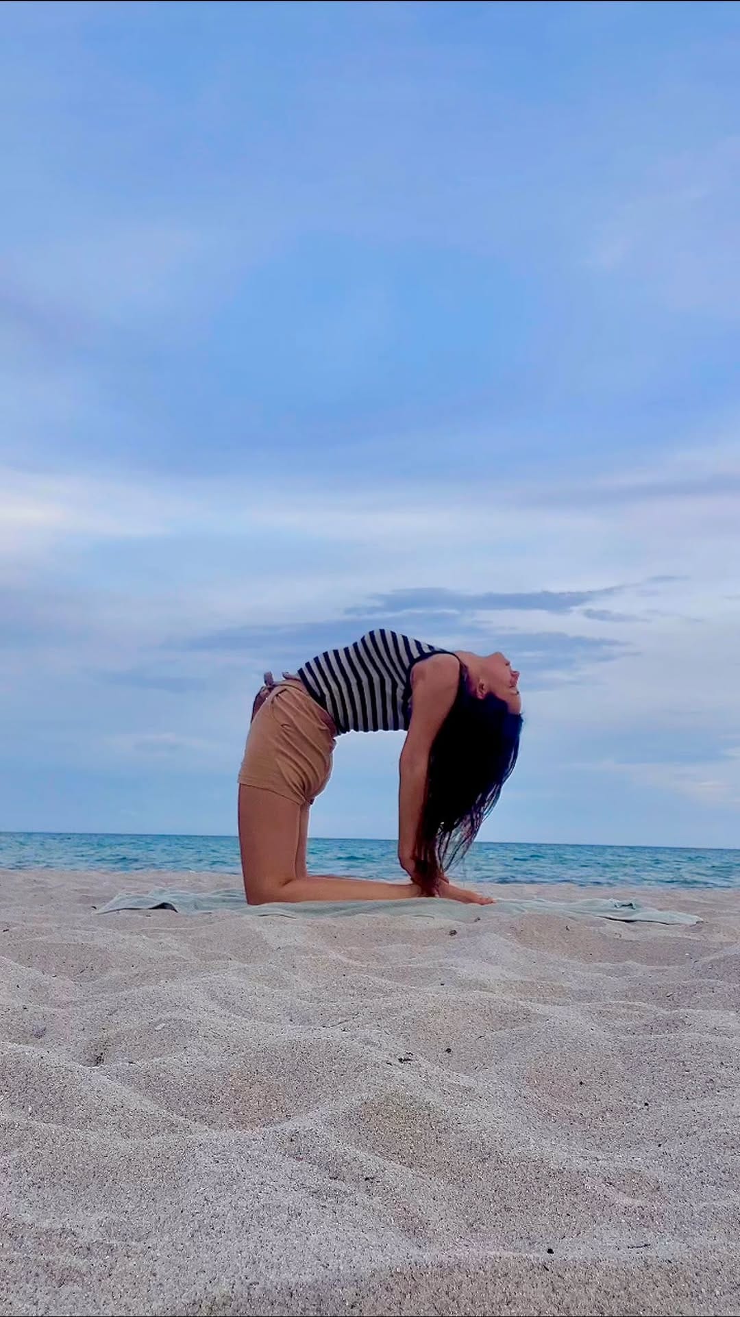 Post 7 by Flor Yoga 🧘🏻‍♀️ on Instagram (video)