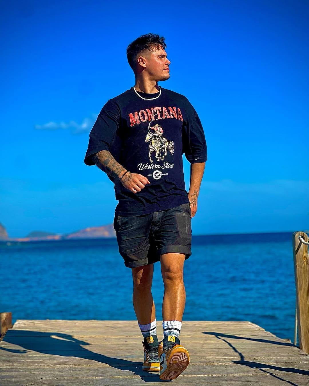 Post 9 by Daniel Vicari on Instagram (carousel)
