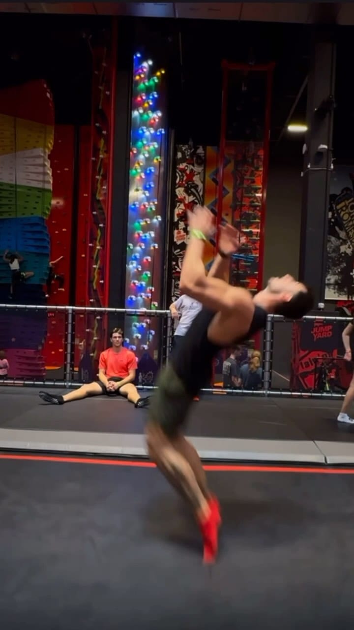 Post 6 by Juan Carlos Fitness on Instagram (video)
