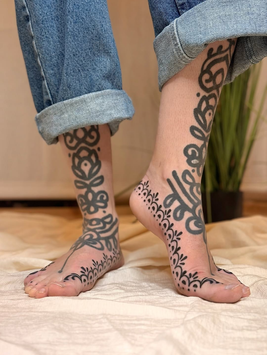 Post 4 by ✥ ORNAMENTAL • TRIBAL • BLACKWORK • DOTWORK ✥ on Instagram (carousel)