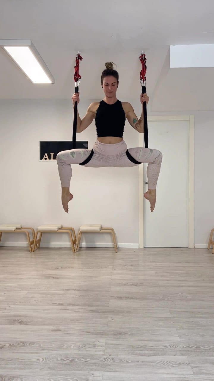 Post 10 by ▲ S A R A ▲ on Instagram (video)