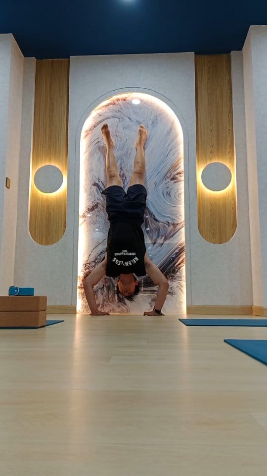 Post 4 by Arif Yoga and Contortion on Instagram (video)