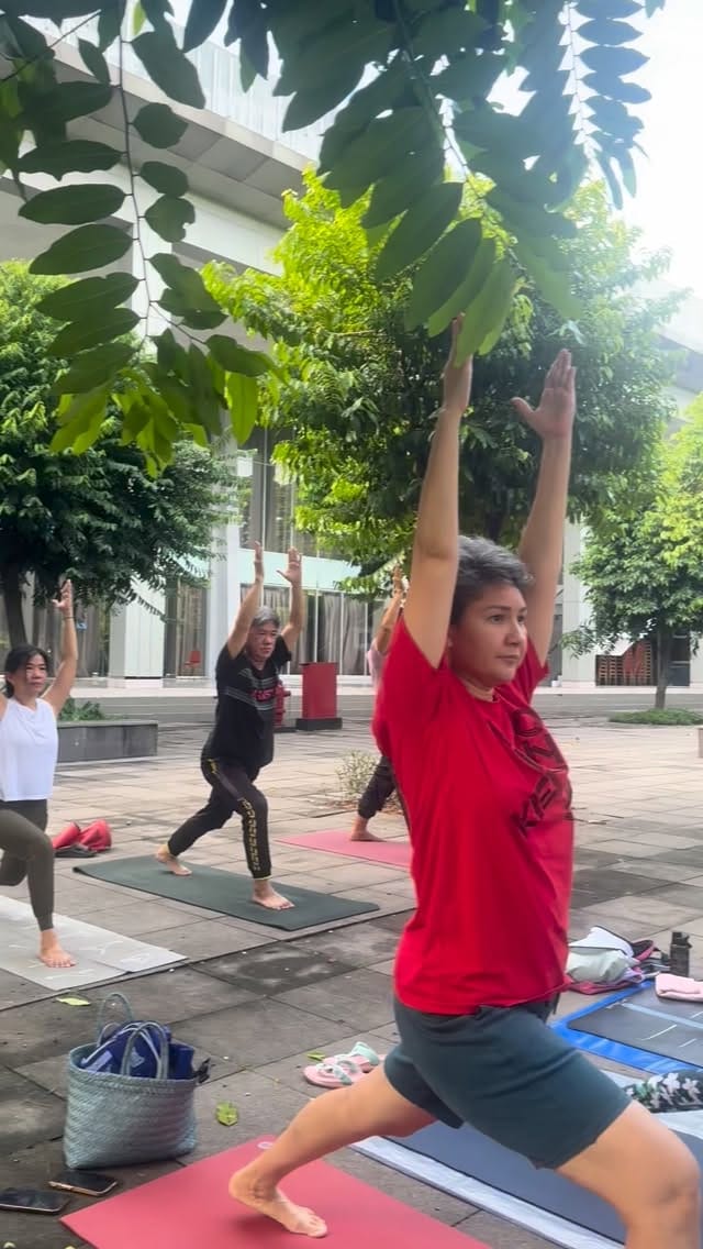 Post 2 by Arif Yoga and Contortion on Instagram (video)