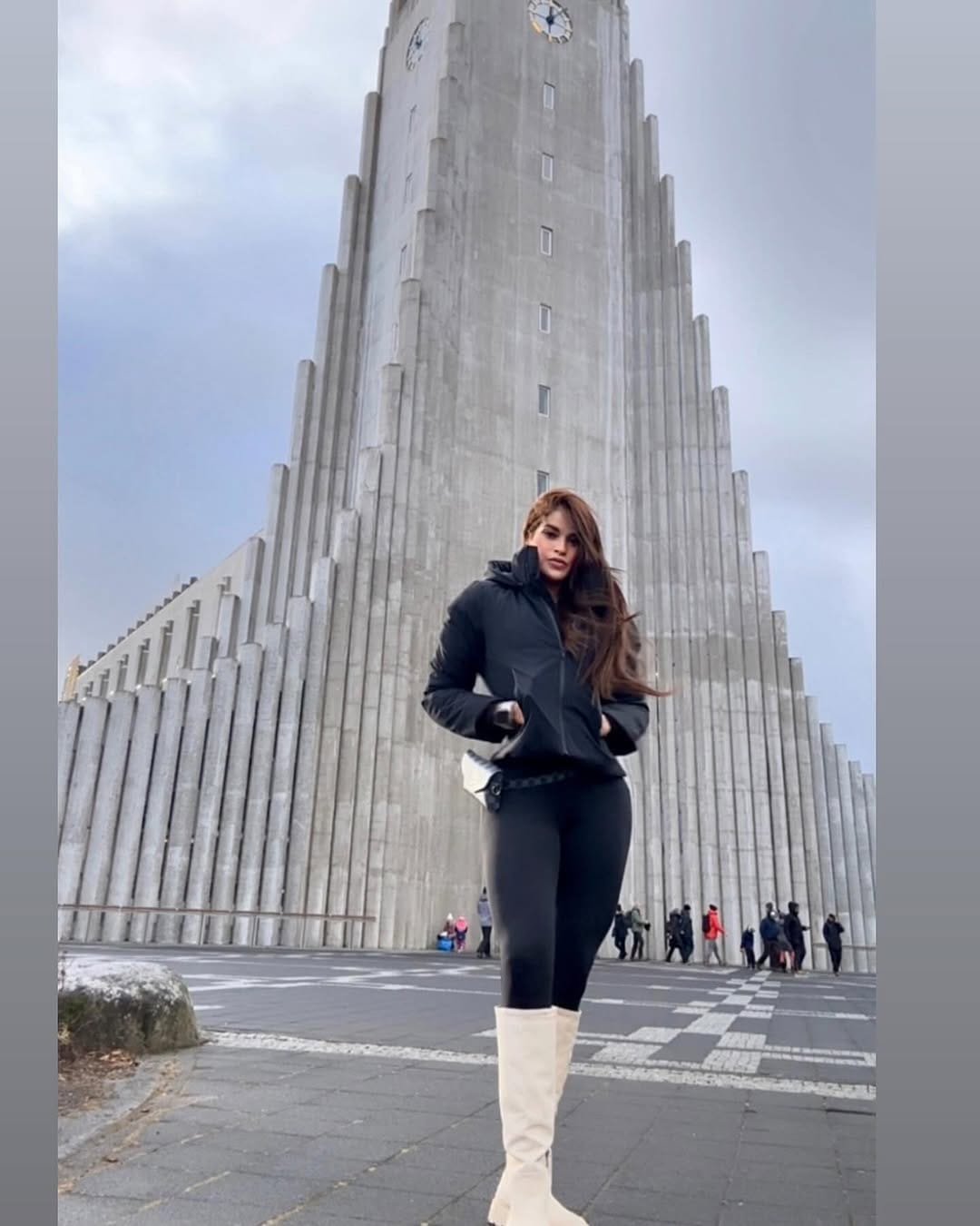Post 8 by Desireé FH on Instagram (image)