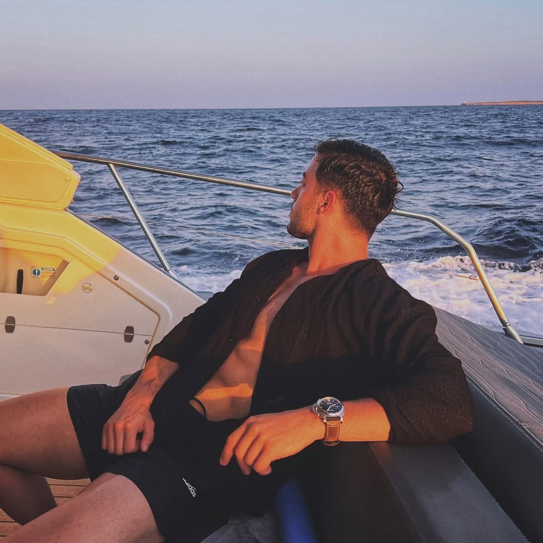 Post 5 by ᴍᴀɴᴜ ᴇꜱᴄᴀʟᴀɴᴛᴇ on Instagram (carousel)