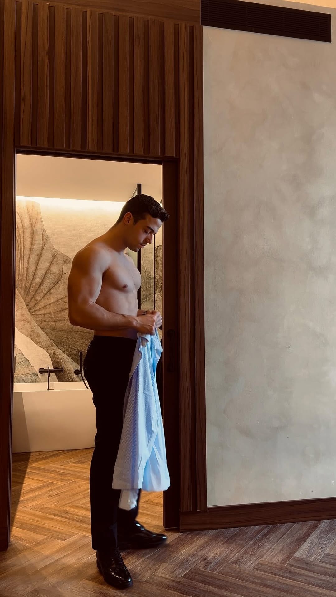 Post 9 by ᴍᴀɴᴜ ᴇꜱᴄᴀʟᴀɴᴛᴇ on Instagram (video)