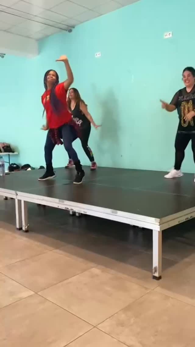 Post 10 by 𝖠𝗇𝗇𝗒 𝖱𝗈𝖽𝗋𝗂𝗀𝗎𝖾𝗓 🌺 on Instagram (video)