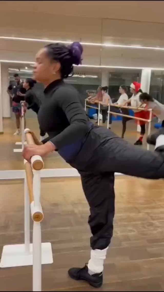 Post 9 by 𝖠𝗇𝗇𝗒 𝖱𝗈𝖽𝗋𝗂𝗀𝗎𝖾𝗓 🌺 on Instagram (video)