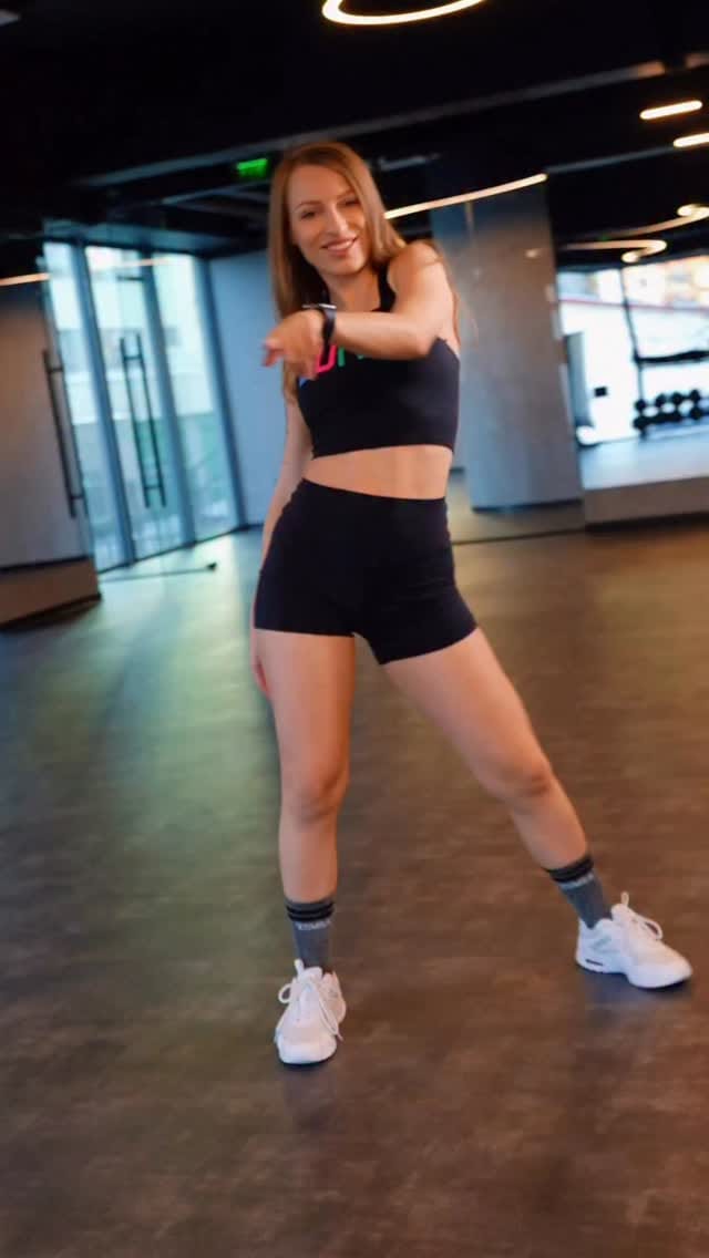 Post 3 by 𝐂𝐫𝐢𝐬𝐚 ❀ on Instagram (video)