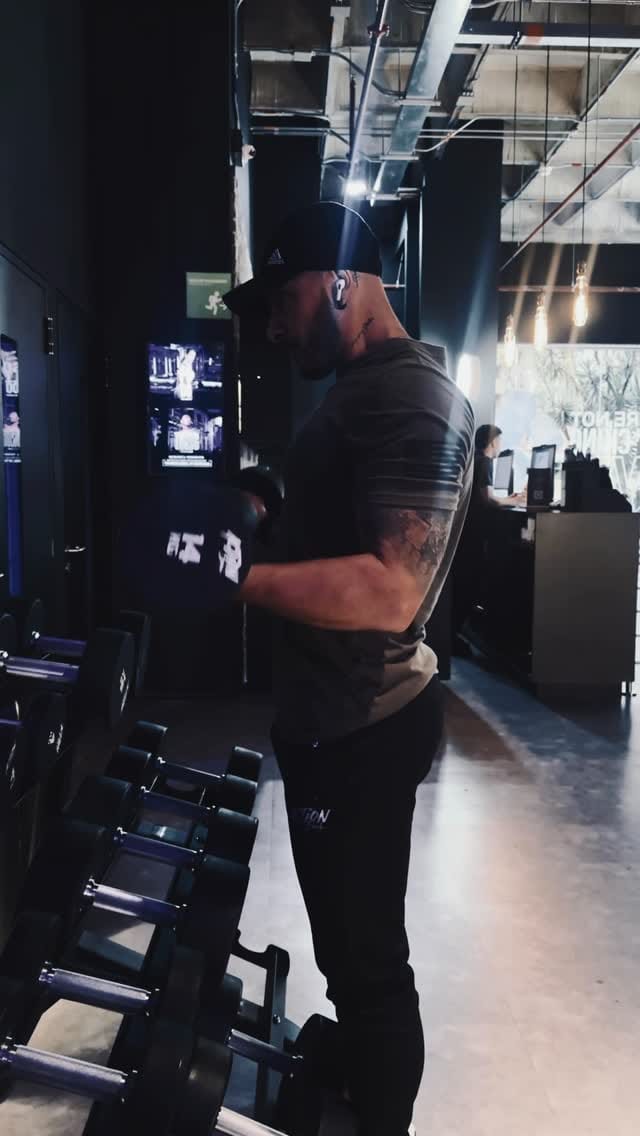 Post 8 by Juan Da HG on Instagram (video)