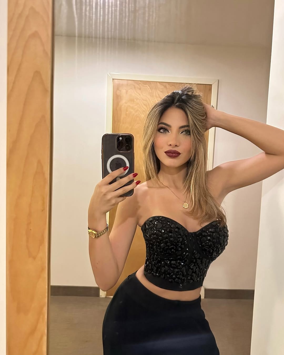 Post 10 by REGINA ARGÜELLO on Instagram (carousel)