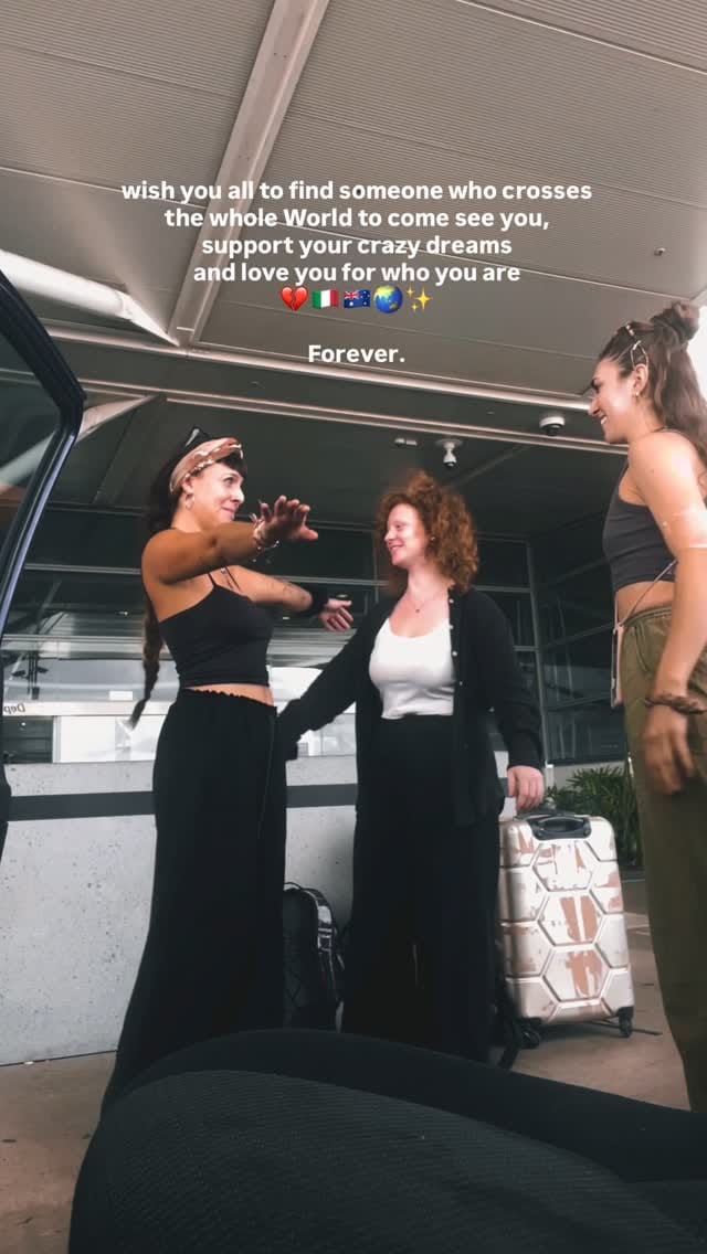 Post 7 by 🌞 ᴠᴀʟᴇ | ᴛʜᴇ ᴀᴅᴠᴇɴᴛᴜʀᴇ ᴏғ ᴍᴇ. 🌈📸🌺🏄🏻‍♀️🥥🌴🌊🌏. on Instagram (video)