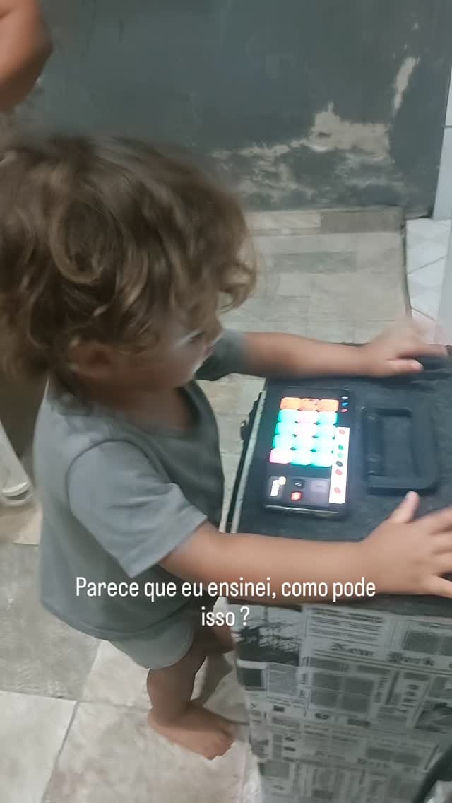 Post 10 by Vitória Vianna on Instagram (video)