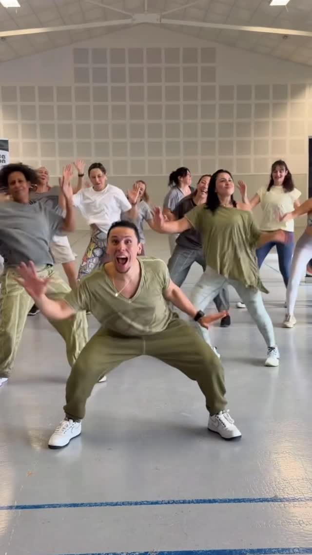 Post 3 by Arturo Adamiček on Instagram (video)