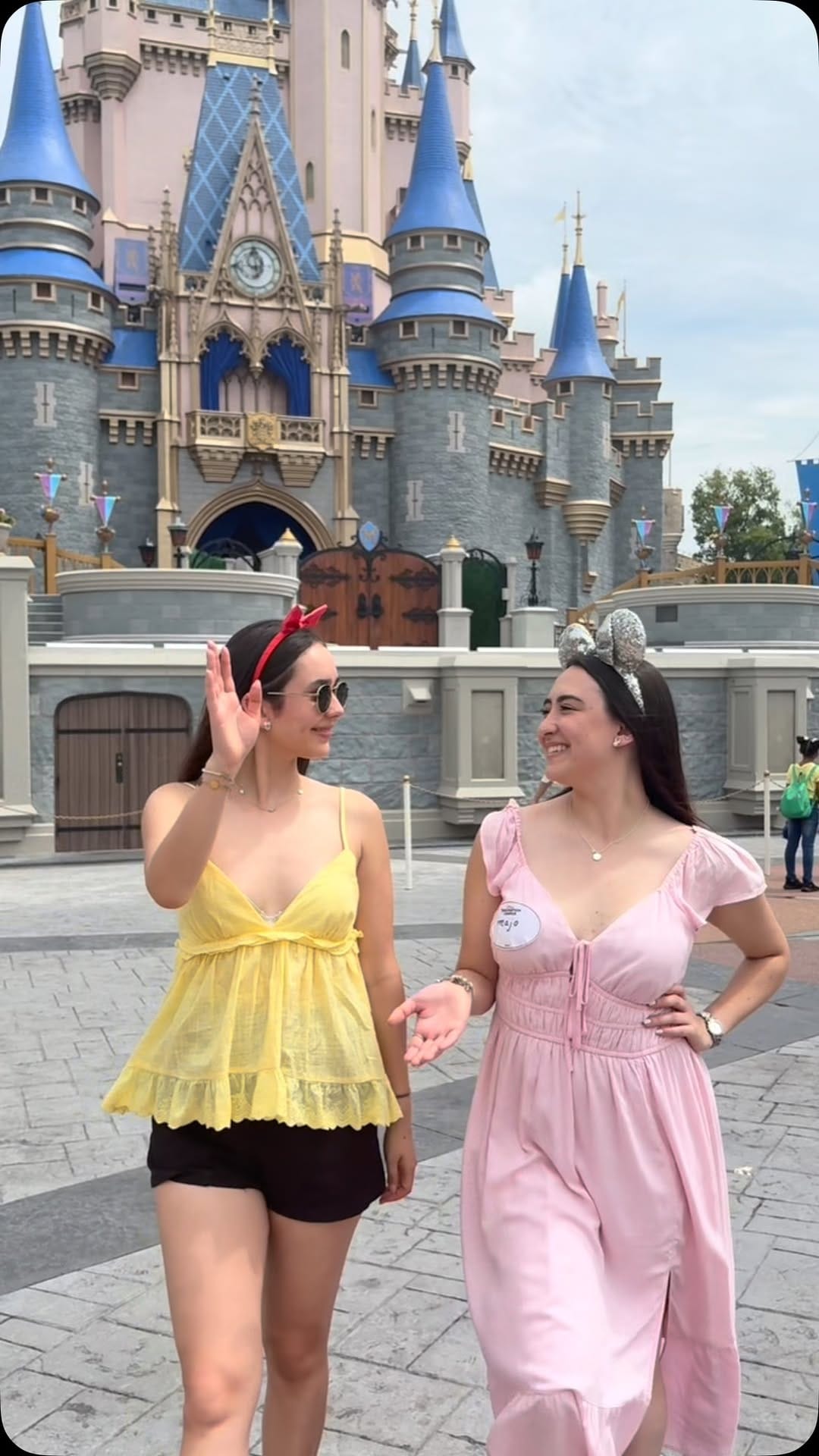 Post 3 by Camila Sáenz on Instagram (video)