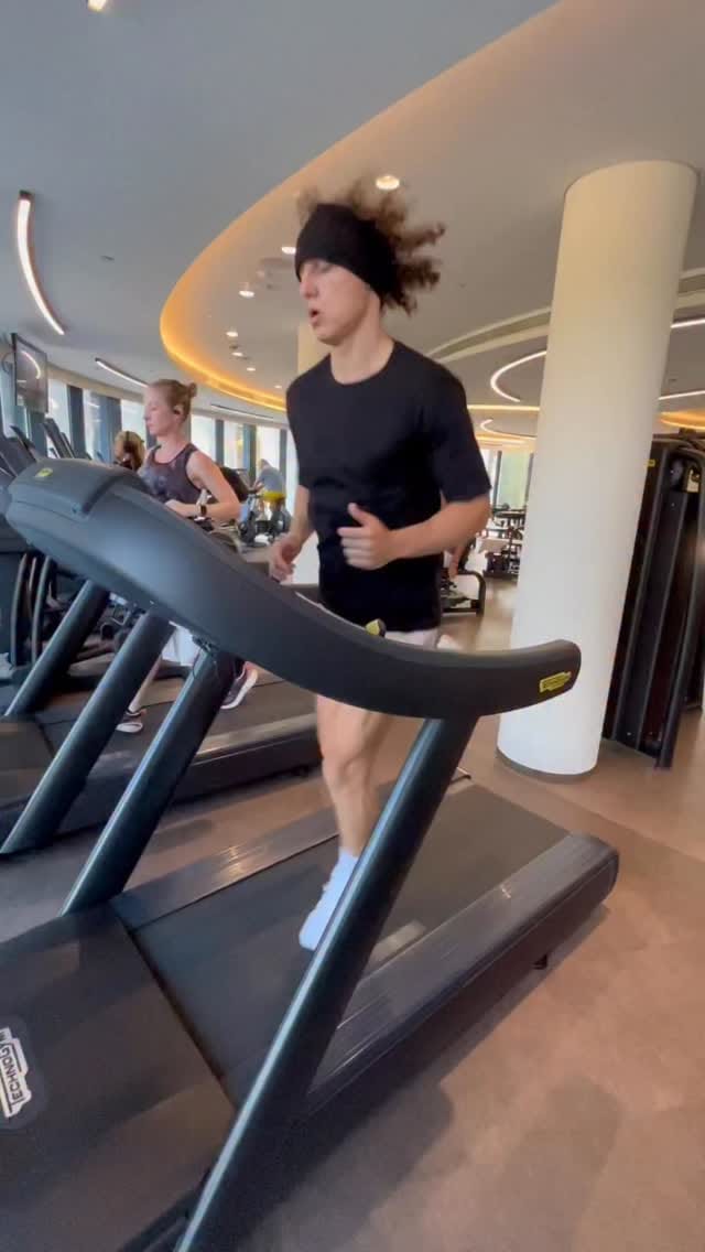 Post 7 by David Luiz on Instagram (video)