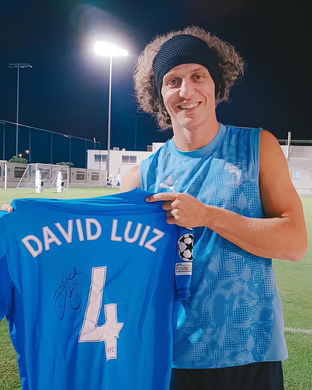 Post 5 by David Luiz on Instagram (image)