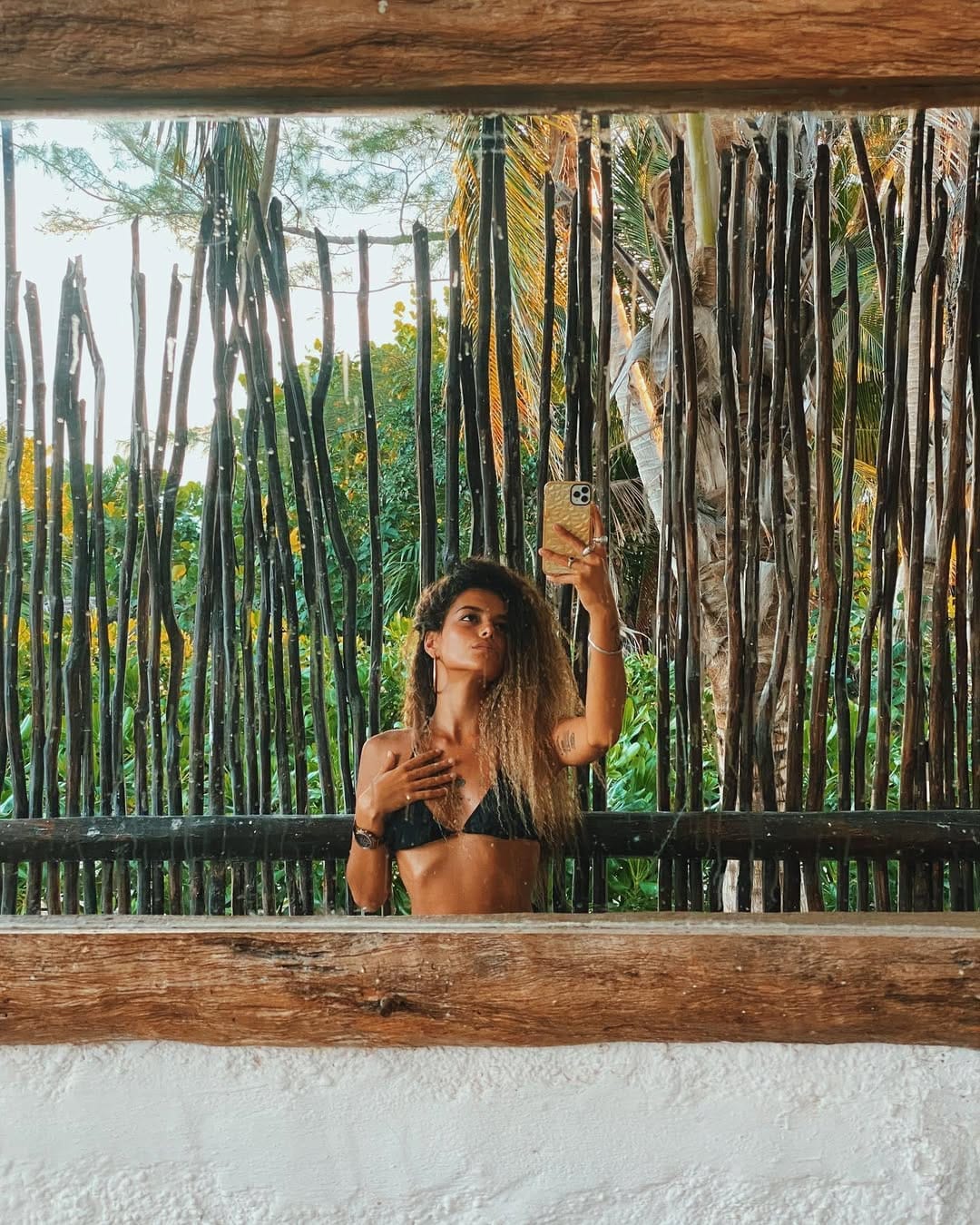 Post 10 by MORENA on Instagram (carousel)