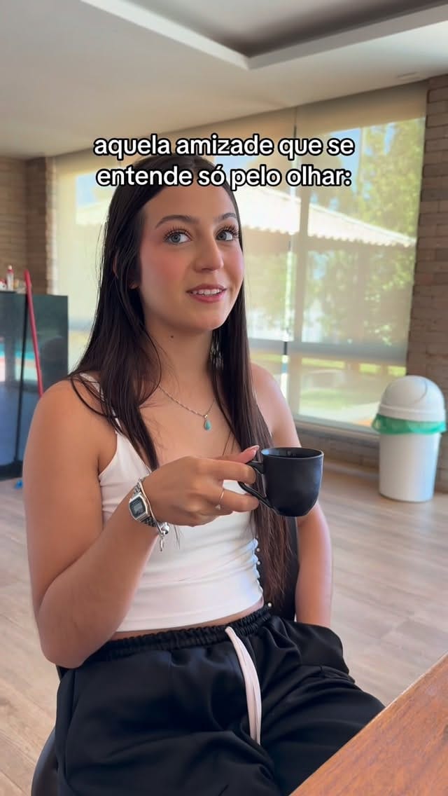 Post 7 by Camila Lins on Instagram (video)