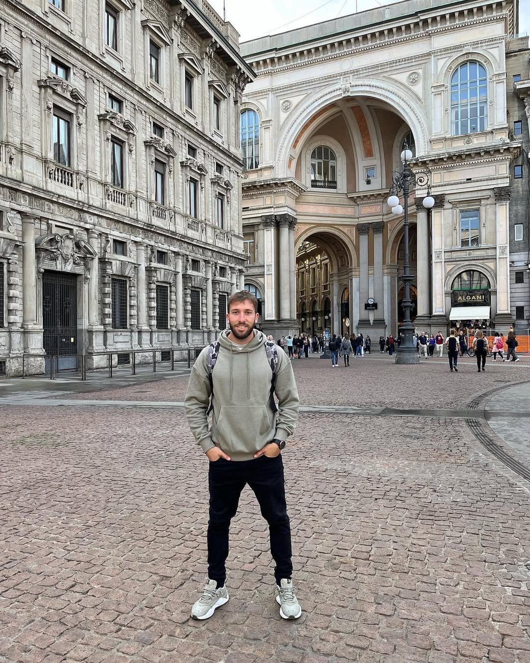 Post 10 by Gonzalo Gador on Instagram (carousel)