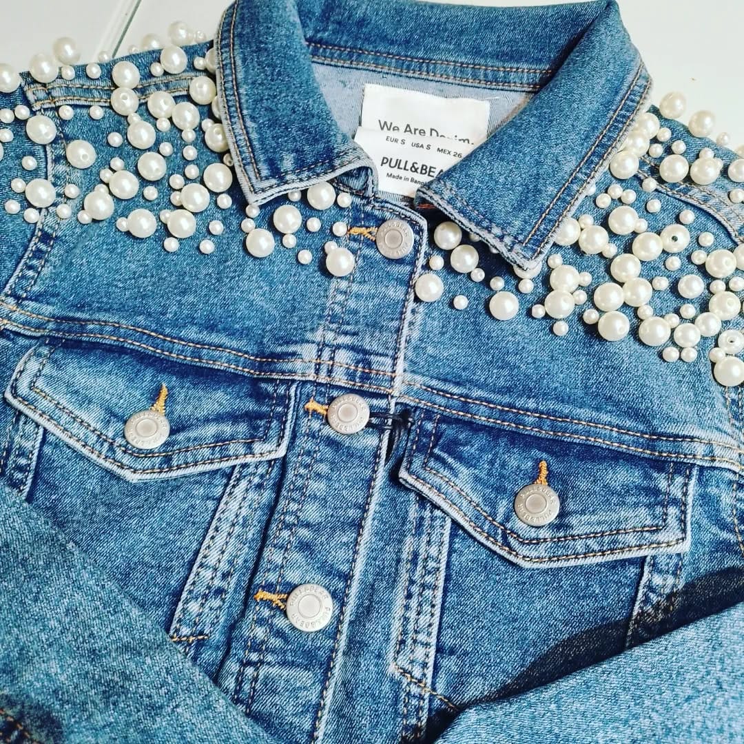 Post 10 by The lovely  Shirt on Instagram (carousel)