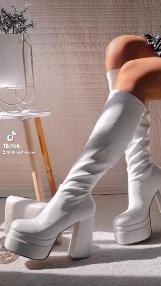 Post 8 by Shoe Therapy 👠✨ on Instagram (video)