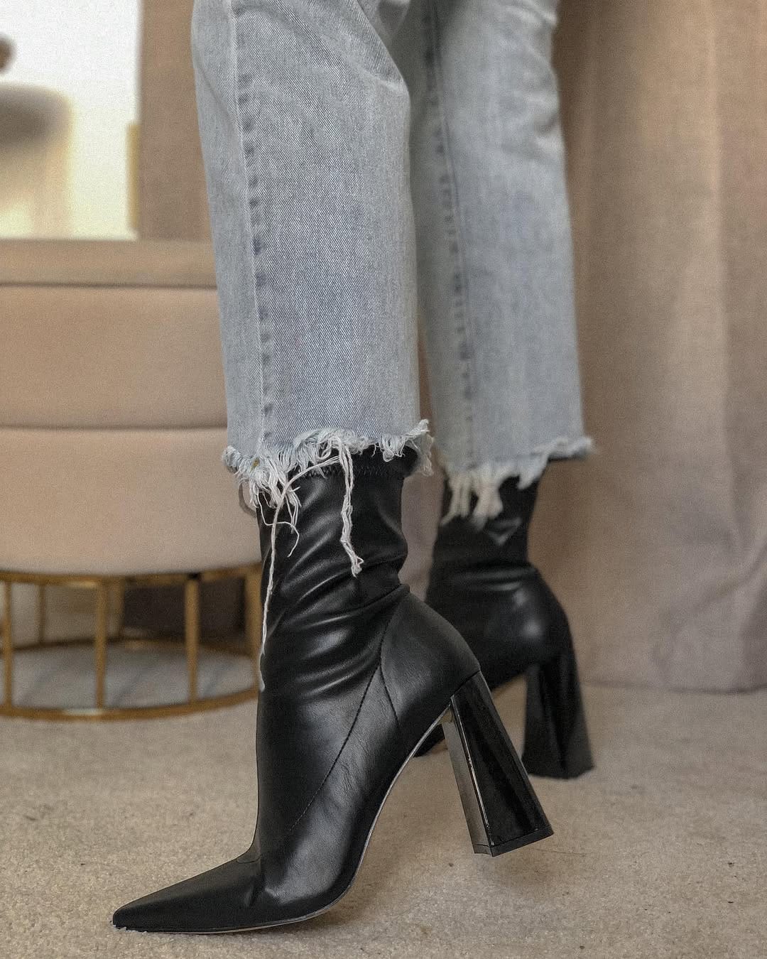 Post 2 by Shoe Therapy 👠✨ on Instagram (carousel)