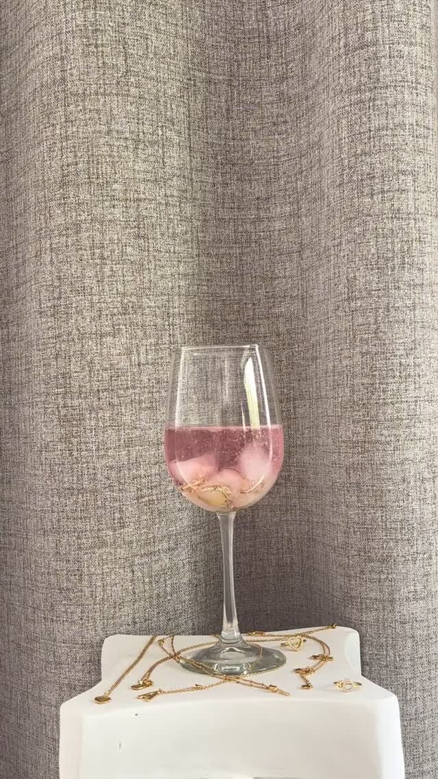 Post 3 by CAPIRO Joyería on Instagram (video)