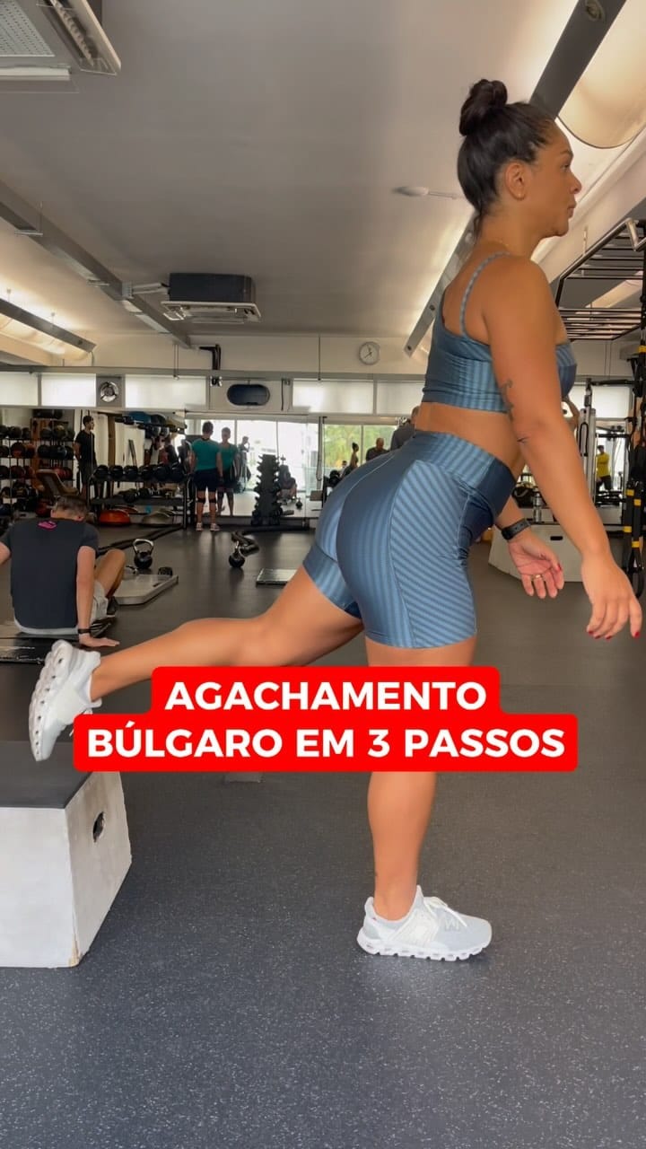 Post 2 by Mari 👑 on Instagram (video)