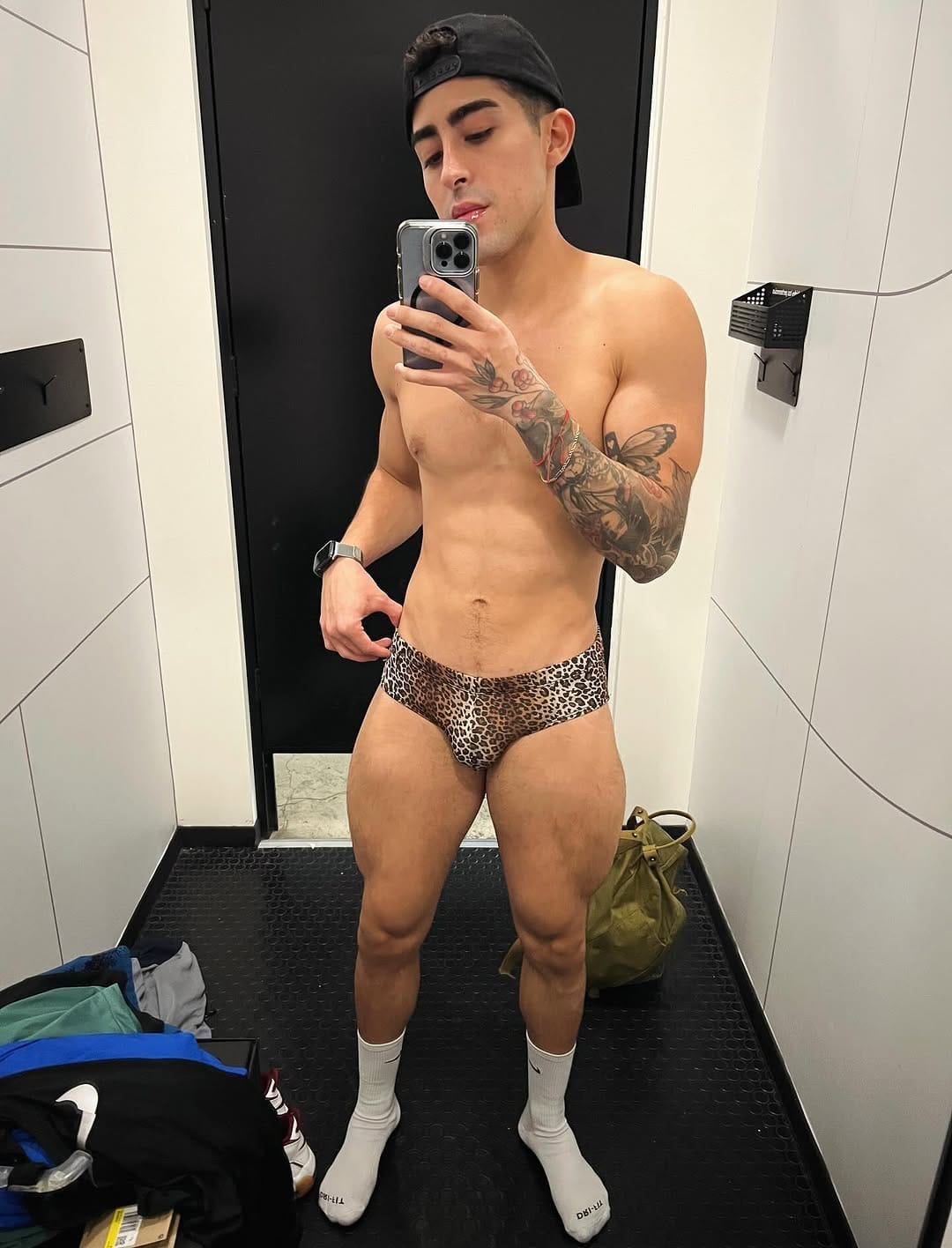 Post 9 by 🦋IVAN VEKOSLAV🦋 on Instagram (image)
