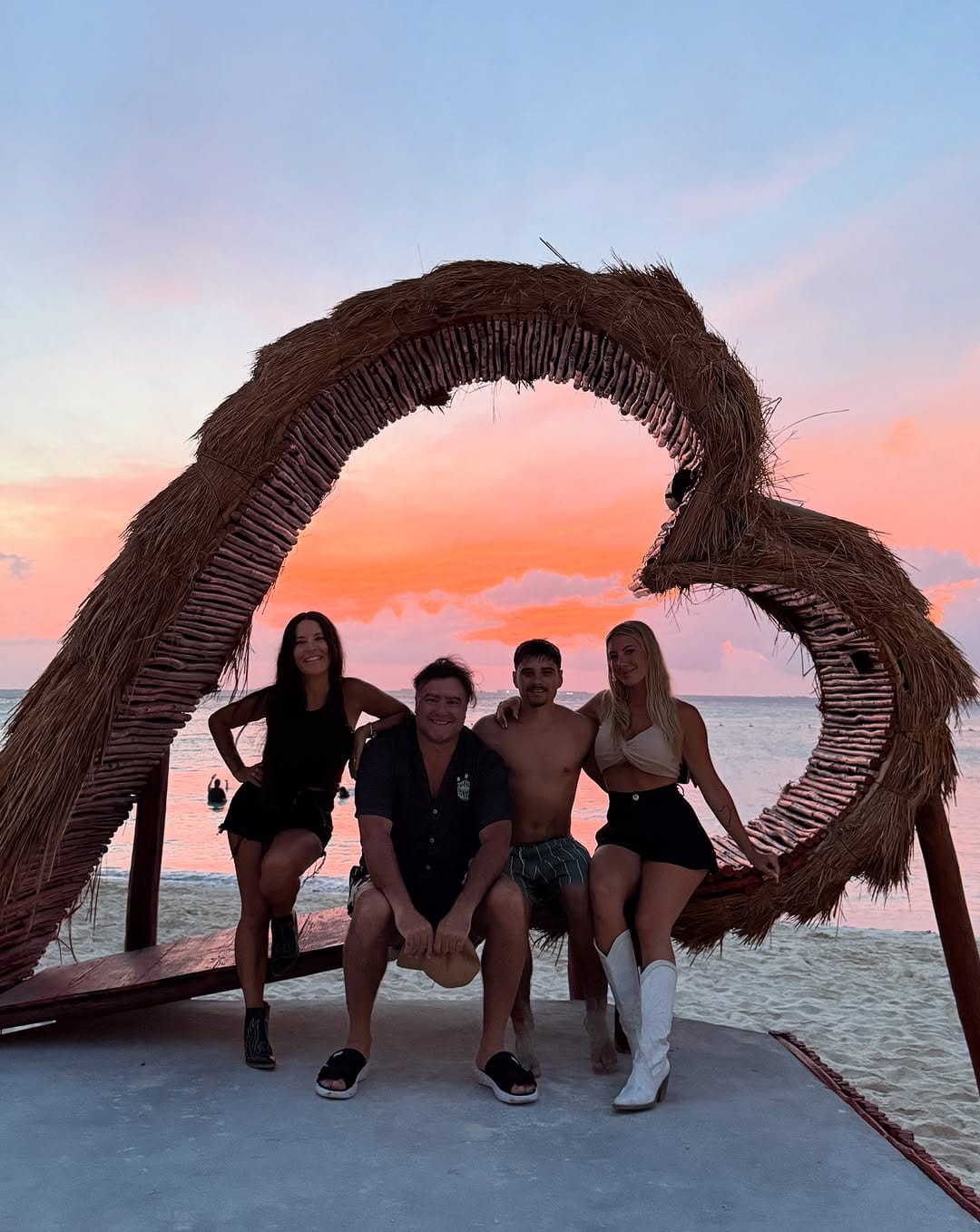 Post 10 by 𝙹𝚞𝚕𝚒𝚎𝚝𝚊 ♡ on Instagram (carousel)