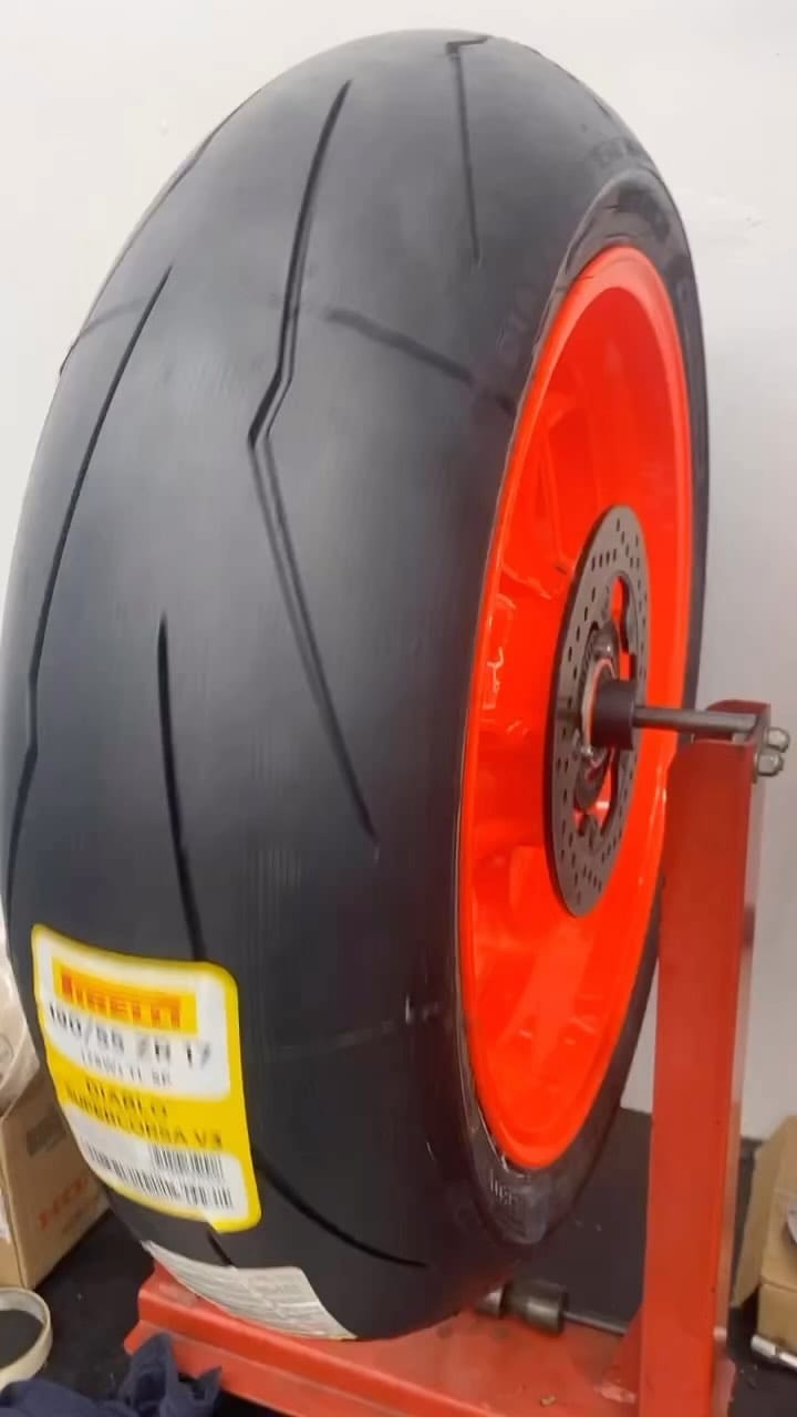 Post 6 by Bubu Motos on Instagram (video)