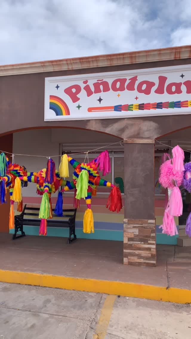 Post 2 by Piñataland Piñatas ✨ on Instagram (video)